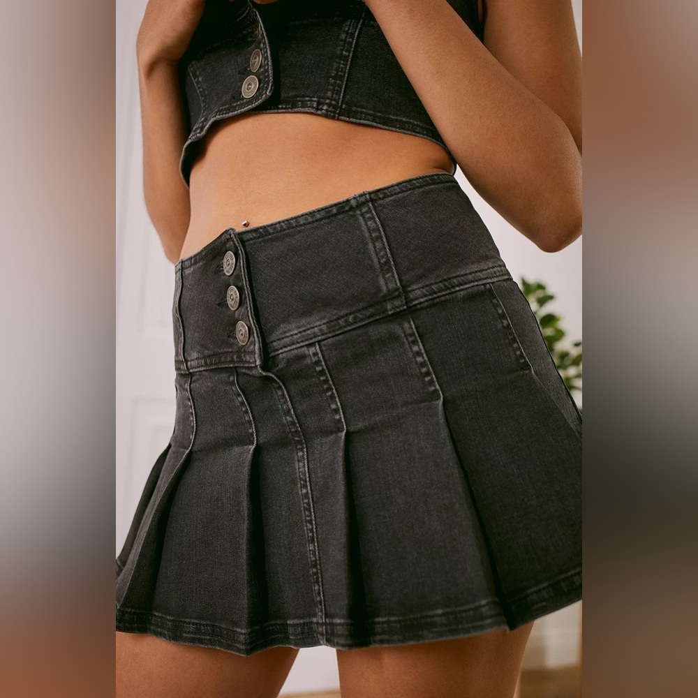 BDG Urban Outfitters Washed Black Button Kilt pleated skirt Sz S NWT Y2K Vibes - Picture 10 of 10